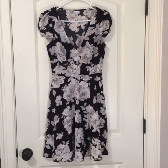 ELLE Floral Print Dress Size Small - Picture 1 of 3